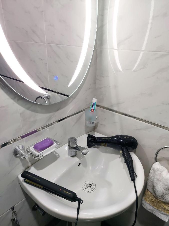 Modern Opposite The Hassan2 Mosque, Very Well Equipped And Stylish, 85 M2 With Gym And Direct Sea View With Underground Garage , Prohibits Unmarried Couples Of Arab Origin *