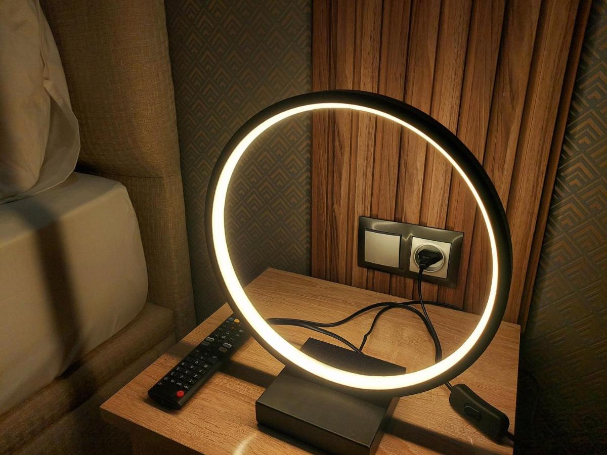 Apartamento Modern Opposite The Hassan2 Mosque, Very Well Equipped And Stylish, 85 M2 With Gym And Direct Sea View With Underground Garage , Prohibits Unmarried Couples Of Arab Origin Casa Blanca